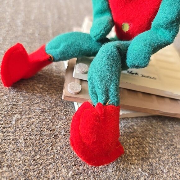 Vintage NOEL JAPAN RED GREEN KNEE HUGGER ELF CHRISTMAS ORNAMENT Original Sticker - Picture 3 of 7